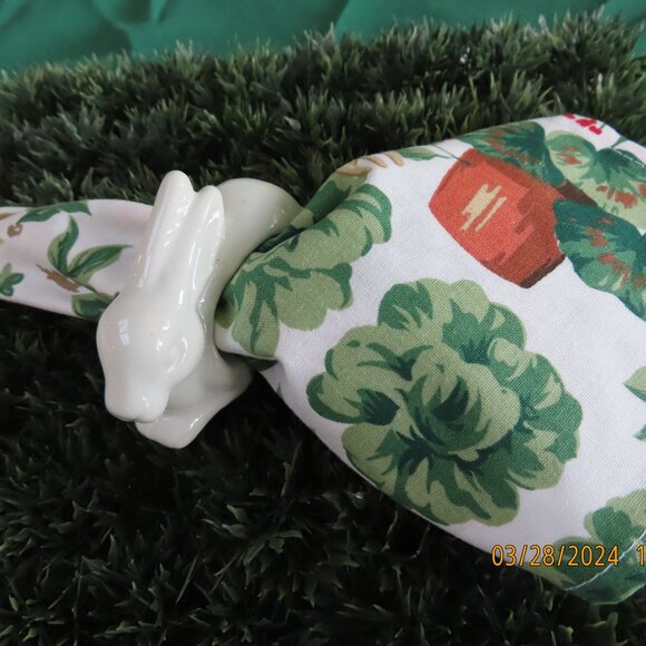 Set of 4 Ceramic Bunny Rabbit Napkin Rings - Picture 2 of 5